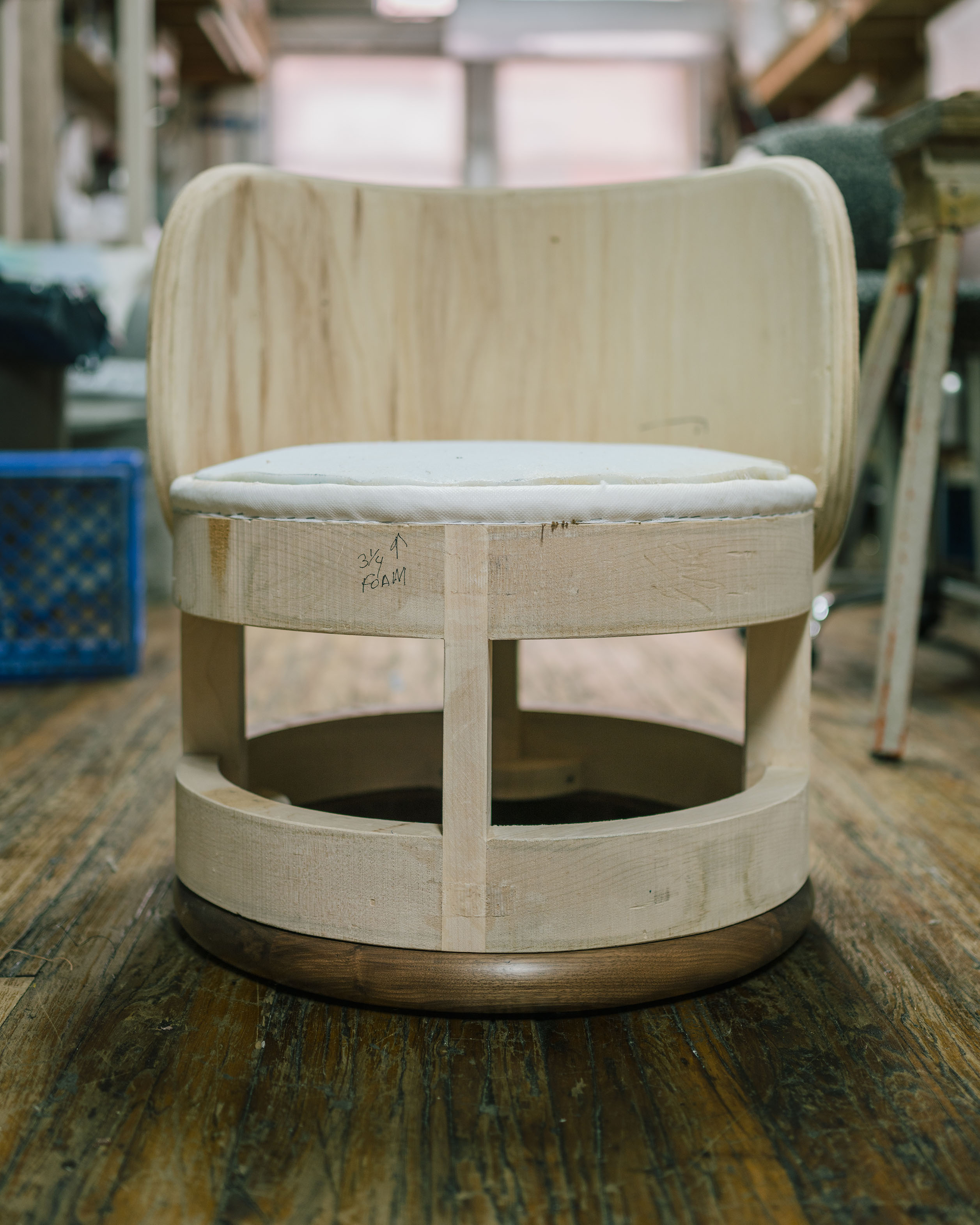 finn-armchair-frame-walnut